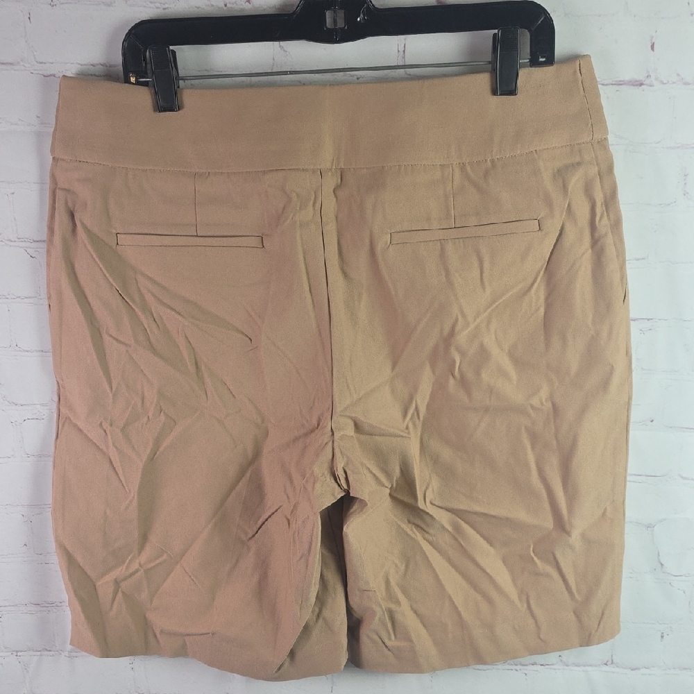 Ellen Tracy Women's Beige Pull On Bermuda Shorts Large - Picture 5 of 5